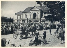 Memel, Stadt, Stadtkreis Memel Memel, Markt mit Theater II Memel, Stadttheater und Simon-Dach-Brunnen