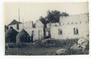 Brödau, Kreis Johannisburg Bogumillen, Hof Jankowski, Großviehstall - Ruine 