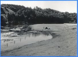  Masuren, Landschaft mit kleinem Fluß und Zelt 