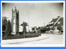 Preußisch Eylau, Kreis Preußisch Eylau Preußisch Eylau, Straße mit Kriegerdenkmal 
