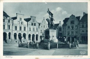 Heilsberg Kr. Heilsberg, Stadt, Kreis Heilsberg Heilsberg Kr. Heilsberg, Markt mit Kriegerdenkmal II Хайльсберг, уезд Хайльсберг, рыночная площадь с памятником воинам, II