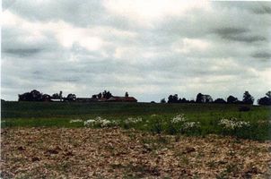 Galben, Kreis Bartenstein Galben (Wischnjaki), Blick auf das ehemalige Gut, von Genditten aus gesehen Гальбен (Вишняки), вид на бывшее имение со стороны Гендиттена