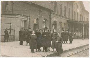 Memel, Stadt, Stadtkreis Memel Memel, Bahnhof mit Angestellten 