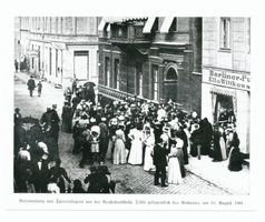 Tilsit, Stadt, Stadtkreis Tilsit Wasserstraße Tilsit, Wasserstr. Ecke Goldschmiedestr., Reichsbankstelle, Ansturm der Sparer am 13. August 1901 I 