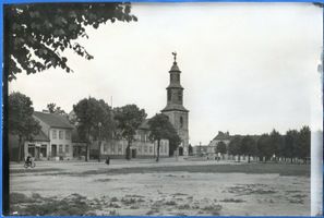 Ebenrode, Stadt, Kreis Ebenrode Ebenrode, Adolf-Hitler-Platz mit Lyzeum und Ev. Kirche Эбенроде, площадь Адольфа Гитлера с лицеем и евангелической церковью