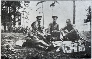 Tilsit, Stadt, Stadtkreis Tilsit Tilsit, Russische Offiziere beim Imbiss im Lager Тильзит, русские офицеры за едой в лагере