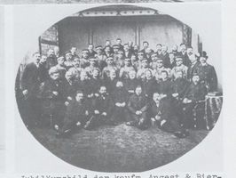 Königsberg (Pr.), Stadtkreis Königsberg Königsberg, Brauerei Ponarth, Jubiläumsbild der kaufm. Angestellten und Bierfahrer Кёнигсберг, пивоварня Понарт, юбилейный снимок коммерческих служащих и развозчиков пива