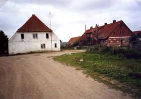 Puschkeiten, Kreis Bartenstein Puschkeiten (Сосновка), Ehemaliges Schweizerhaus und Insthaus 