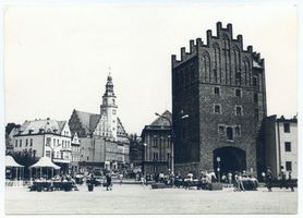 Allenstein, Stadtkreis Allenstein Allenstein, Hohes Tor im Hintergrund das neue Rathaus XI Allenstein, Neues Rathaus