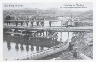 Allenburg, Stadt, Kreis Wehlau Allenburg, Notbrücke, im Hintergrund die zerstörte Brücke 