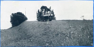  Oberlandkanal, Ein Schiff wird über den Berg gezogen III Оберландский канал, судно перетаскивают через гору III
