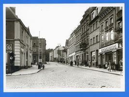 Zinten, Kreis Heiligenbeil Zinten, Markt, Rathaus (links) 