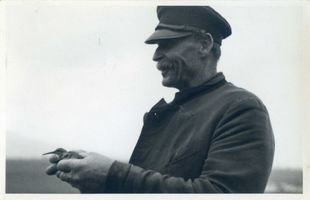 Rossitten Kr. Samland, Kreis Samland Rossitten Kr. Samland, Nehrungsfischer im Dienst der Vogelwarte IV Росситтен, уезд Самбия, рыбаки косы на службе орнитологической станции, IV