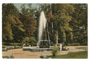 Gumbinnen, Stadt, Kreis Gumbinnen Hindenburgstraße (fr. Lindenstraße) Gumbinnen, Springbrunnen Гумбиннен, фонтан