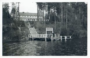 Niedersee, Kreis Sensburg Rudczanny, Kurhaus mit Dampferanlegestelle II Masuren, Niedersee