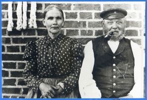 Tharau, Kreis Preußisch Eylau Tharau, Kutscher Riegel und Frau Тарау, кучер Ригель и жена