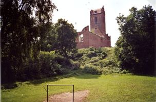 Gerdauen, Stadt und Bahnstation, Kreis Gerdauen Gerdauen (Железнодорожный),  Rückseite der Kirchenruine Гердауэн (Железнодорожный), задняя сторона руин церкви