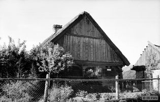 Bunhausen, Kreis Lyck Bunhausen, Giebelständerhaus - Giebelansicht von der Wegseite 