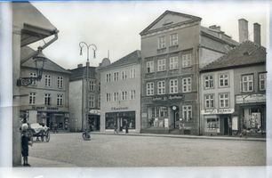 Rastenburg, Stadt, Kreis Rastenburg Alter Markt Rastenburg, Alter Markt mit Adler Apotheke III Растенбург, Старый рынок с аптекой «Адлер», III