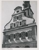 Braunsberg Kr. Braunsberg, Kreis Braunsberg Braunsberg, Rathaus, Teilansicht des Giebels II Braunsberg, Rathaus