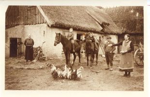 Friedrichshof Kr. Ortelsburg, Kreis Ortelsburg Friedrichshof, Bauernhof von Friedel Czerulla mit Familie 