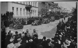  Ostpreußen wo? Veranstaltung mit Banner  Wir sind heimgekehrt  Восточная Пруссия, где? Мероприятие с транспарантом «Мы вернулись домой»