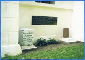 Ruß, Kreis Heydekrug Ruß, Denkmal für Familie Anker 