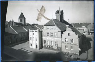 Landsberg, Stadt, Kreis Preußisch Eylau Landsberg i. Ostpr., Marktplatz mit Rathaus II 