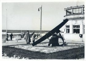Cranz Kr. Samland, Ort, Kreis Samland Cranz Kr. Samland, Schwedenanker 300jährig - bei Cranz gefunden V Cranz, Strandpromenade