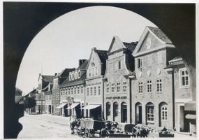 , Gerdauen, Marktplatz mit Kreissparkasse Гердауэн, рыночная площадь с уездной сберкассой