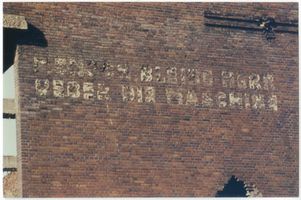 Königsberg (Pr.), Stadtkreis Königsberg Königsberg (Pr.), Schlageterhaus, Wand mit alter Aufschrift Königsberg, Ostmesse