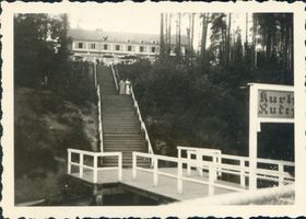 Niedersee, Kreis Sensburg Rudczanny, Kurhaus mit Dampferanlegestelle I 