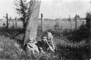 Wartenfeld Kr. Elchniederung, Kreis Elchniederung Wartenfeld, Enkelkinder zum Besuch bei Julius und Emilie Scheffler Elchniederung, Personen- und Familienbilder
