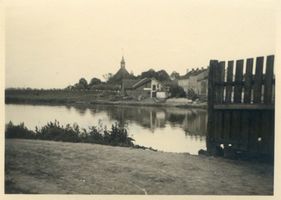 Rauterskirch, Kreis Elchniederung Lappienen, Ortsansicht mit Kirche 