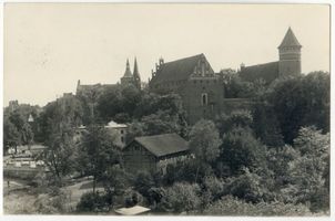 Allenstein, Stadtkreis Allenstein Allenstein, Blick auf das Schloß mit Jakobikirche und Ev. Kirche III Алленштайн, вид на замок с церковью Св. Якова и евангелической церковью, III
