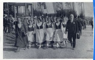  Ostpreußen, Mädchen-Trachtengruppe wo?? 