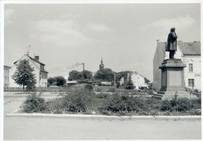 Angerapp, Stadt, Kreis Angerapp Marktplatz Angerapp, Markt mit Denkmal 
