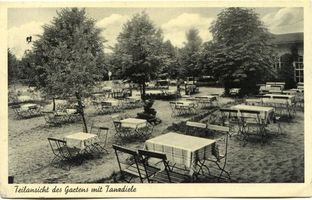 Tannenwalde Stadtkr. Königsberg, Stadtkreis Königsberg Tannenwalde Stadtkr. Königsberg, Plaumann's Gaststätte, früher Kurhaus, Inh. Kurt Plaumann, Teilansicht Garten mit Tanzdiele 