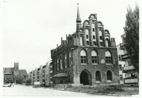 Marienburg, Westpr., Kreis Marienburg Marienburg i. Westpr., Rathaus zwischen Neubauten II 
