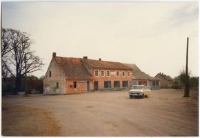 Nemmersdorf, Kreis Gumbinnen Nemmersdorf, Ehemaliger Dorfkrug oder Dorfladen Неммерсдорф, бывший сельский трактир или сельская лавка