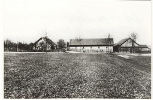 Siegersfeld, Kreis Lyck Karbowsken (Siegersfeld), Straße nach Lyck, links Hof Johann Koyro 