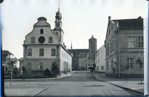 Braunsberg Kr. Braunsberg, Kreis Braunsberg Braunsberg, Ostpr., Rathaus und Kath. Pfarrkirche II Braunsberg, Rathaus