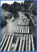  Ostpreußen, Holzflöße auf einem Fluss, wo?? 