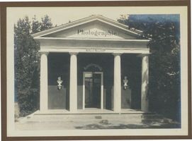 Tilsit, Stadt, Stadtkreis Tilsit Tilsit, Park Jakobsruh, Gewerbeausstellung, Ausstellungshalle für Liebhaberphotographie Тильзит, парк Якобсру, промышленная выставка, павильон любительской фотографии