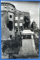 Königsberg (Pr.), Stadtkreis Königsberg Kaiser-Wilhelm-Platz Königsberg (Pr.), Suworow auf dem Sockel des Bismarck-Denkmal - Kriegsschäden Königsberg, Zweiter Weltkrieg und das Ende