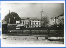 Memel, Stadt, Stadtkreis Memel Memel, Rathaus mit Dampfer im Vordergrund II Мемель, ратуша с пароходом на переднем плане, II