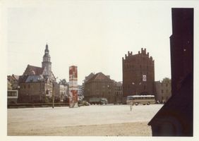 Allenstein, Stadtkreis Allenstein Allenstein, Hohes Tor im Hintergrund das neue Rathaus VII Алленштайн, Высокие ворота, на заднем плане новая ратуша, VII
