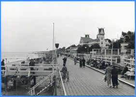Cranz Kr. Samland, Ort, Kreis Samland Cranz Kr. Samland, Strandpromenade mit dem Hotel Monopol VIII Cranz, Strandpromenade