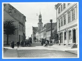 Braunsberg Kr. Braunsberg, Kreis Braunsberg Langgasse Braunsberg, Blick durch die Langgasse auf das Rathaus 