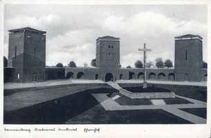 Hohenstein Kr. Osterode, Stadt, Kreis Osterode Hohenstein i. Ostpr., Reichsehrenmal Tannenberg, Ehrenhof V Хоэнштайн в Восточной Пруссии, имперский мемориал павшим Танненберг, почётный двор, V